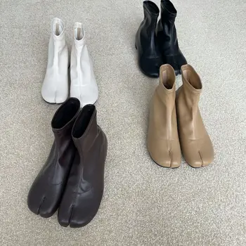 2023 черно-белые сапоги женские кожаные ботинки с разрезным носком Весна-осень Модные круглые ботинки на низком каблуке с раздельными носками
