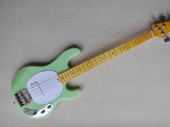 Светло-зеленая 4-струнная электрическая бас-гитара, кленовый гриф, хромированная фурнитура, предоставляем индивидуальный сервис